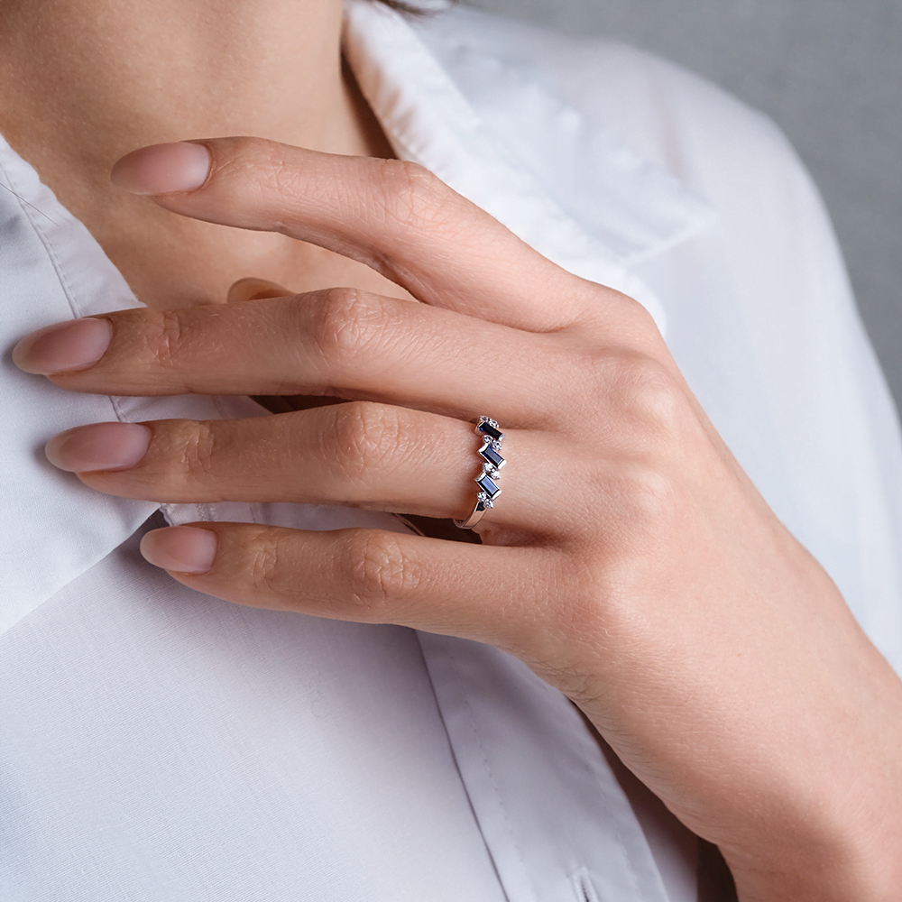 Серебряное кольцо с фианитами от интернет магазина JEWELIN