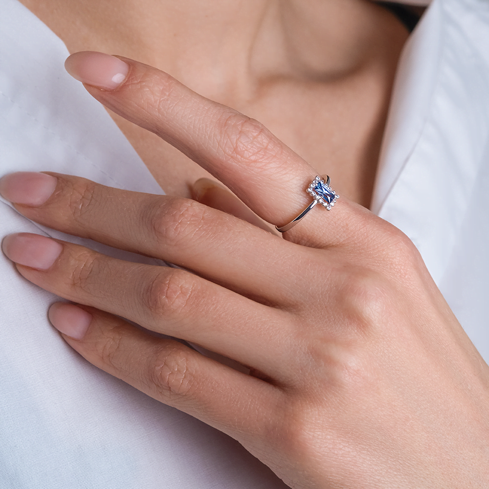 Серебряное кольцо с фианитами от интернет магазина JEWELIN