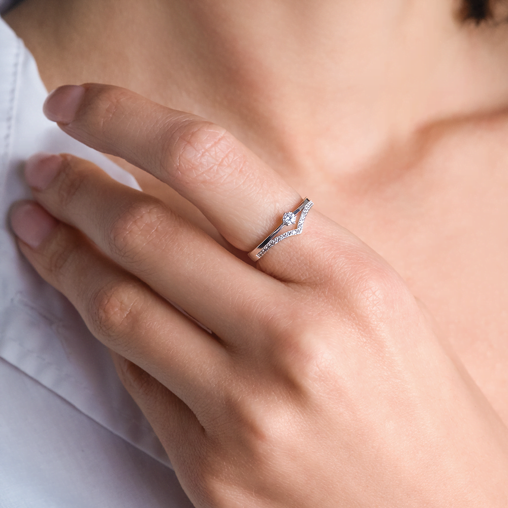 Серебряное кольцо с фианитами от интернет магазина JEWELIN